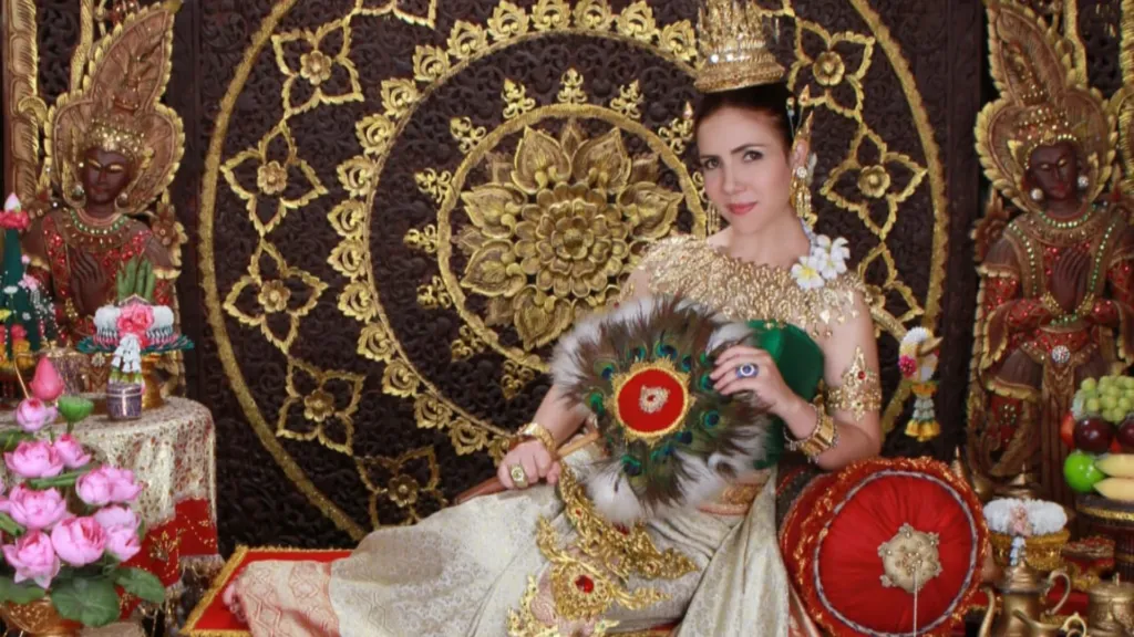 ساعيةً إلى اكتساب فهم أعمق للثقافات المتنوعة